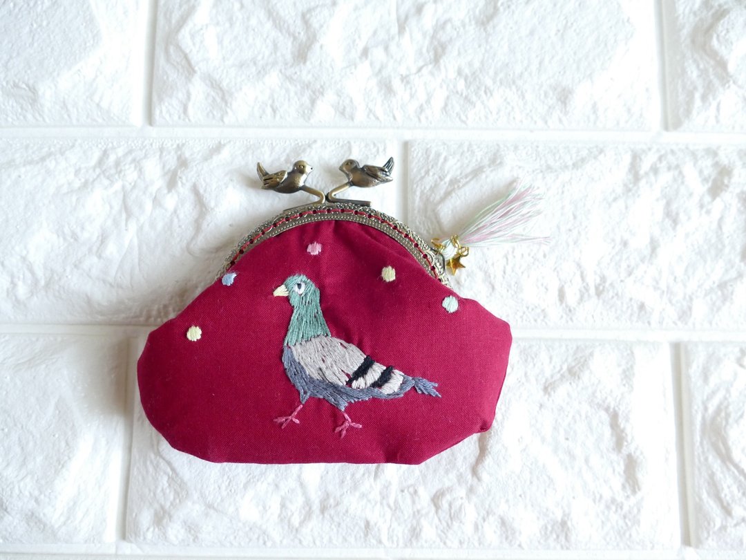 Embroidered pigeon red - 化妆包/杂物包 - 棉 红色