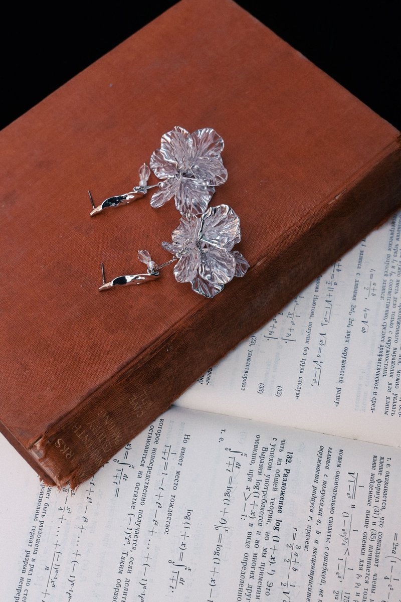 COR-DATE / 银色系花语 / 飘浮花语耳环 - 耳环/耳夹 - 其他材质 