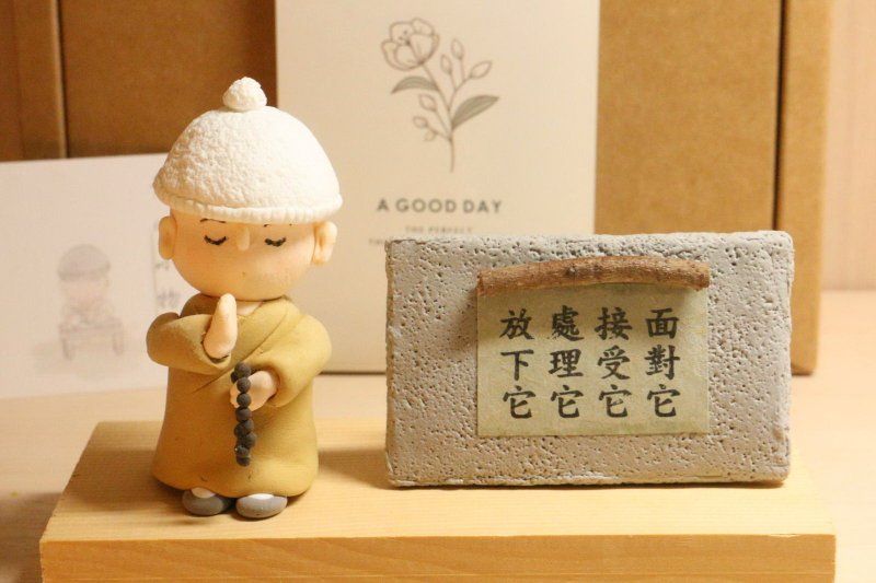 静心小物 手作礼物 小师父系列 放下 - 摆饰 - 粘土 卡其色
