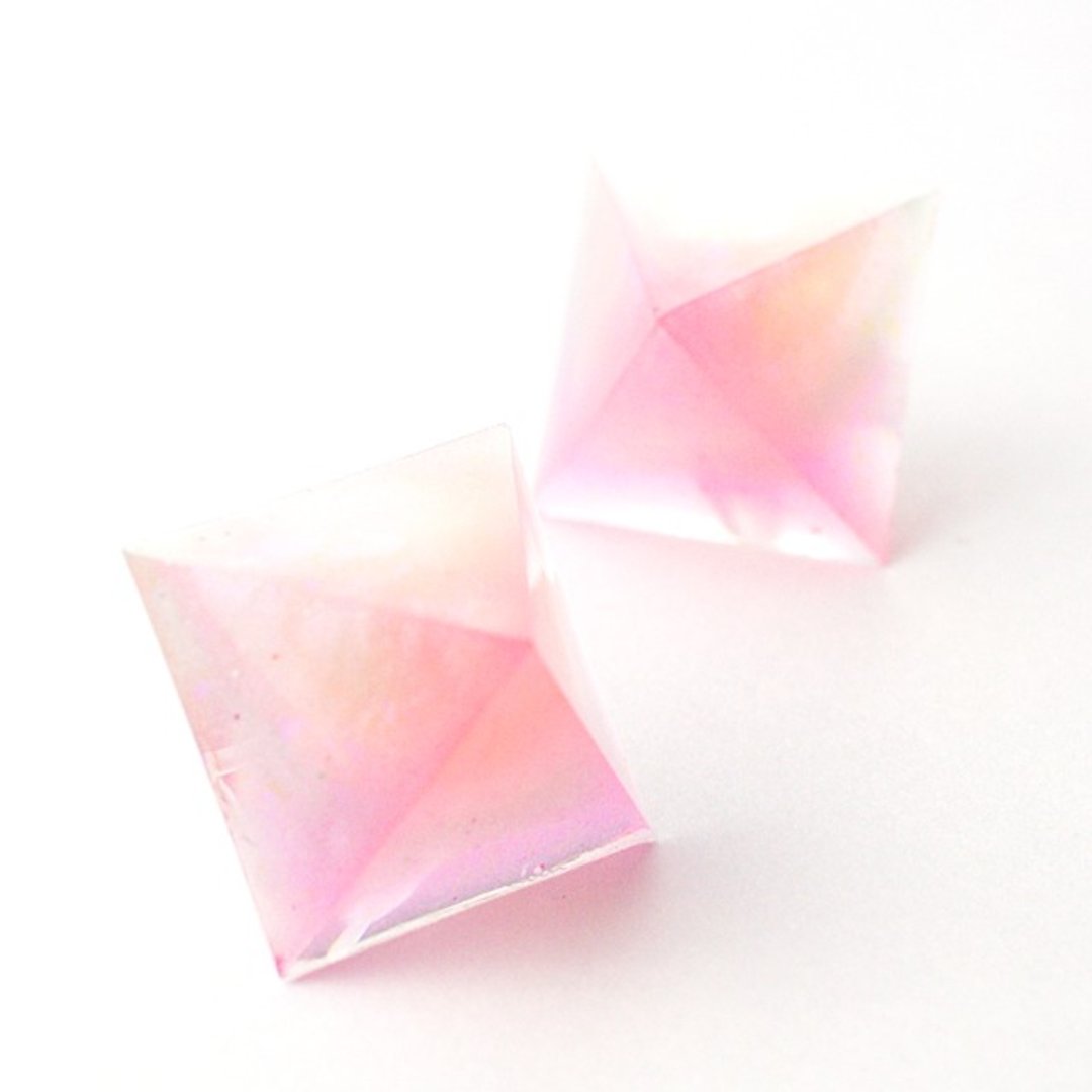 Pyramid Earrings (cherry blossoms) - 耳环/耳夹 - 其他材质 粉红色