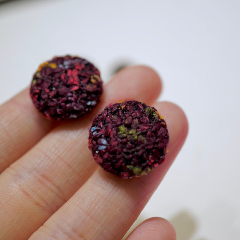 ITS-E136【交织毛呢系列・小圆耳环】咖啡色/酒红色毛呢耳针/耳夹 - 耳环/耳夹 - 棉．麻 咖啡色