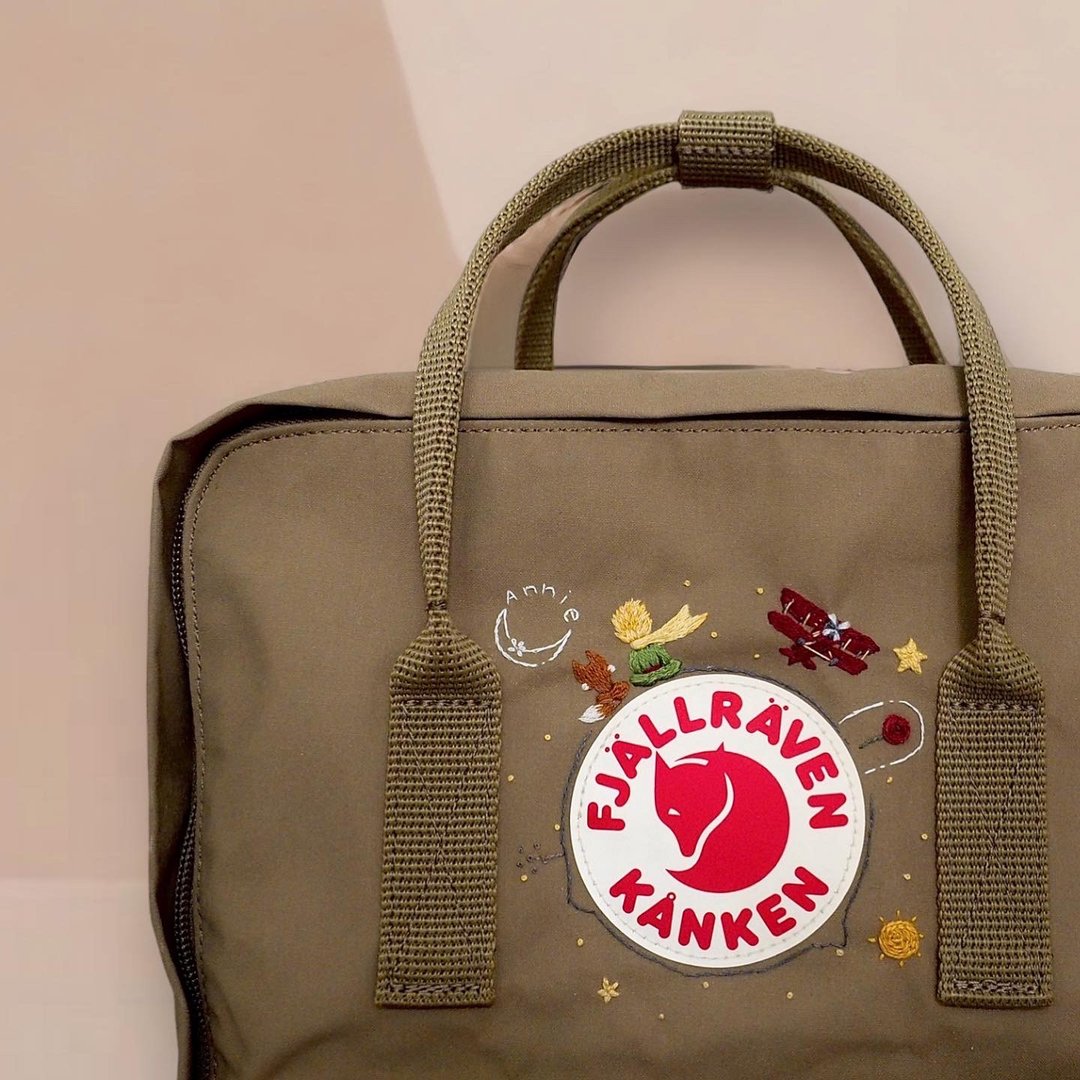 elle定制刺绣::Kanken刺绣订制:: Kanken Classic 小王子 - 后背包/双肩包 - 防水材质 黄色