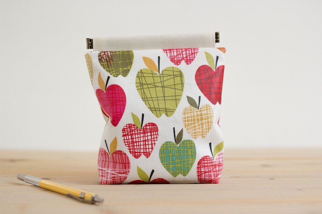 Laminate pouch, Charger case, Cosmetic pouch, Ditty bag / Apple - 化妆包/杂物包 - 其他材质 多色