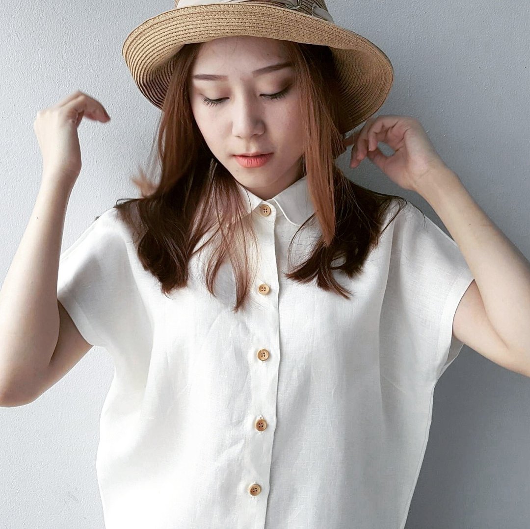 Linen Shirt with Wooden buttons (Short-sleeved)-White - 女装上衣 - 棉 白色