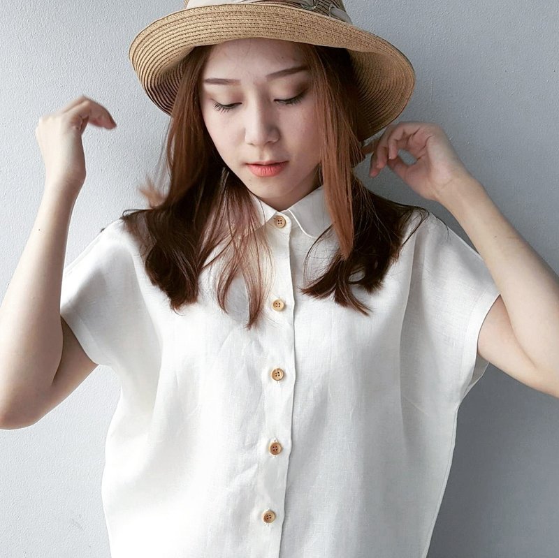 Linen Shirt with Wooden buttons (Short-sleeved)-White - 女装上衣 - 棉．麻 白色