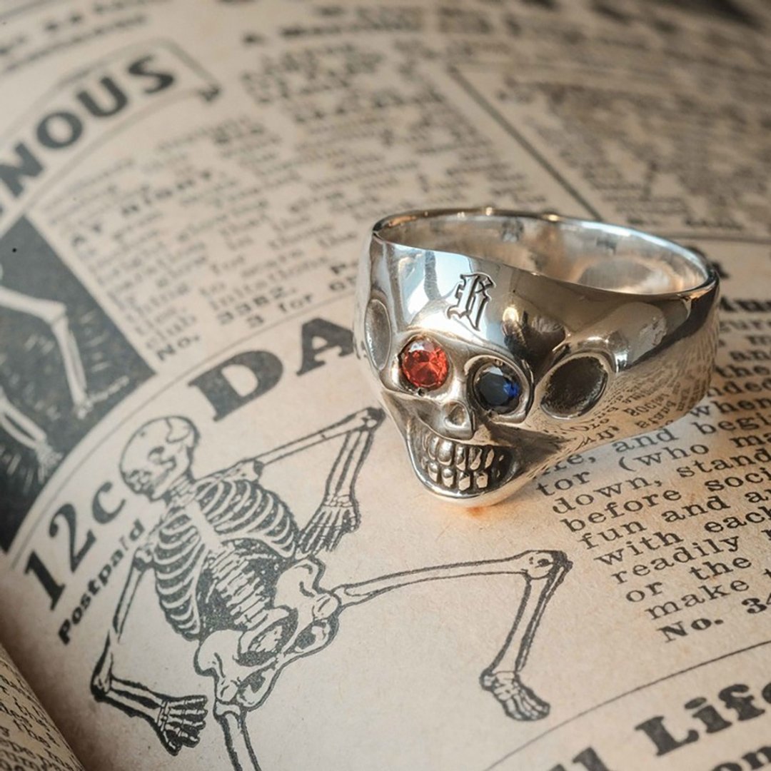 【Knockout】PENETRATE Skull Signet Ring 戒指 骷髅 纯银 刚玉 - 戒指 - 纯银 