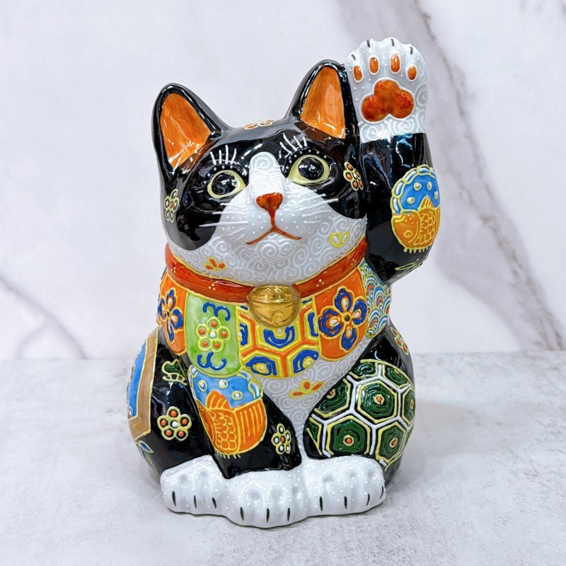 【金铃守福】日本九谷烧招财猫 |  黑地盛小纹5.7号 - 摆饰 - 瓷 多色