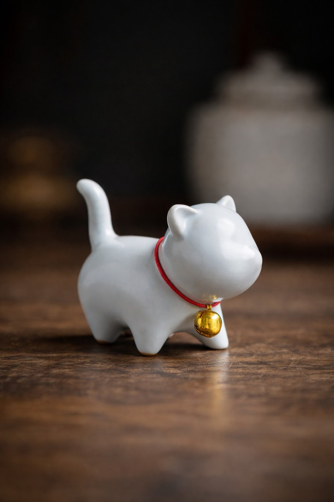 幸运铃铛小猫 - 陶瓷猫咪摆件 疗愈办公桌书桌摆饰 送礼推荐 - 玩偶/公仔 - 陶 白色