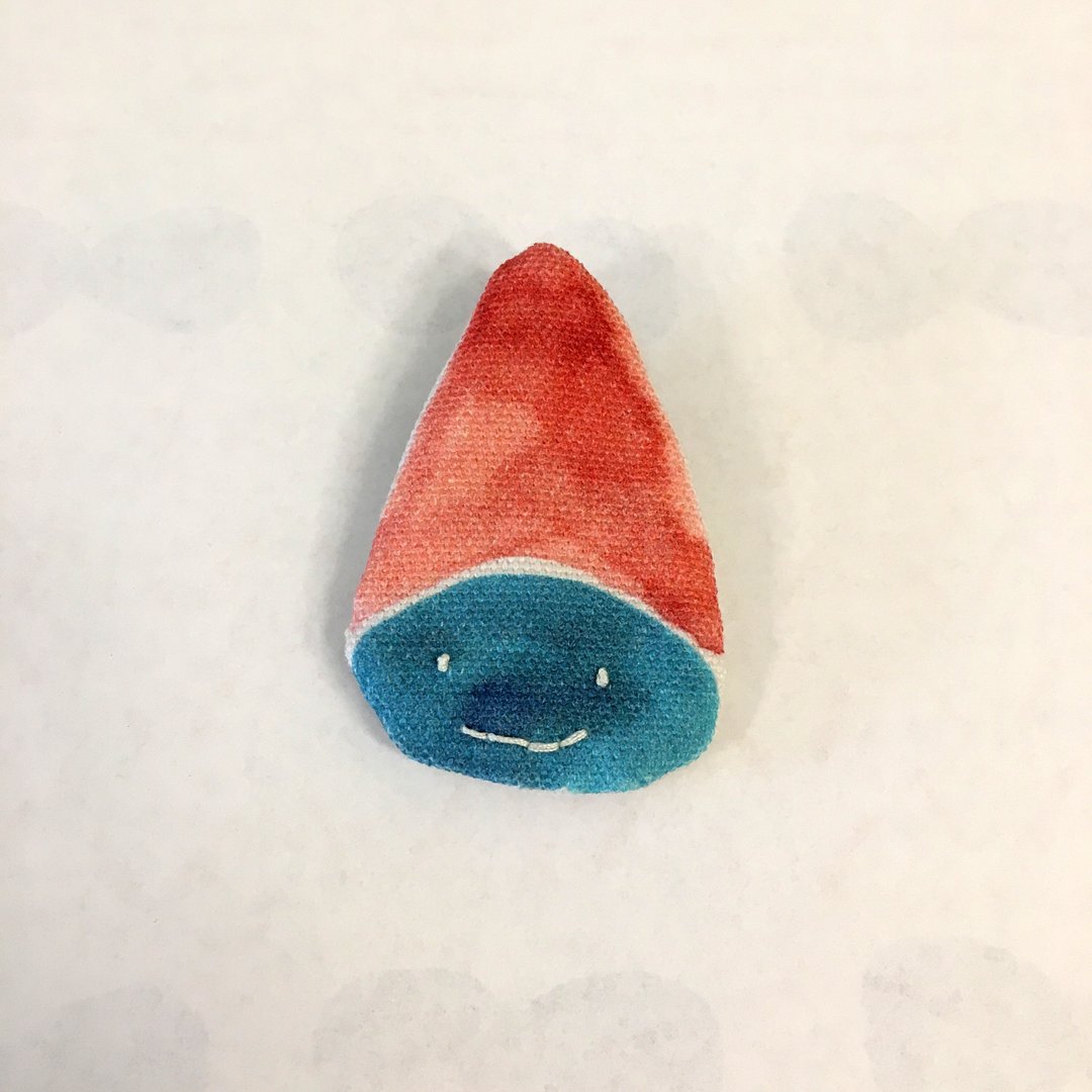 moshimoshi | 手工胸针-戴帽小精灵 - 胸针 - 棉 