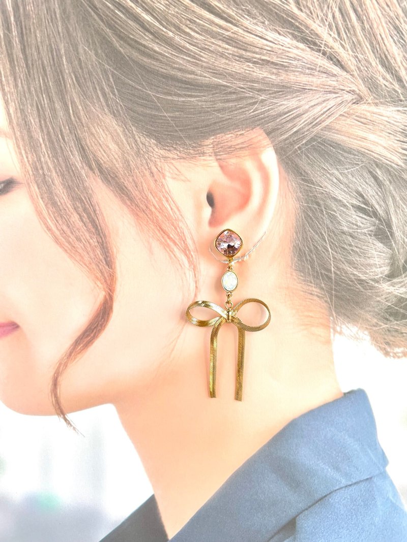 金属丝带和 Kiwa 水晶耳环配粉色蛋白石饰品 - 耳环/耳夹 - 玻璃 粉红色