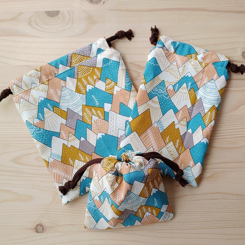 束口袋/防尘袋-高山寒雪 - 化妆包/杂物包 - 棉．麻 黄色