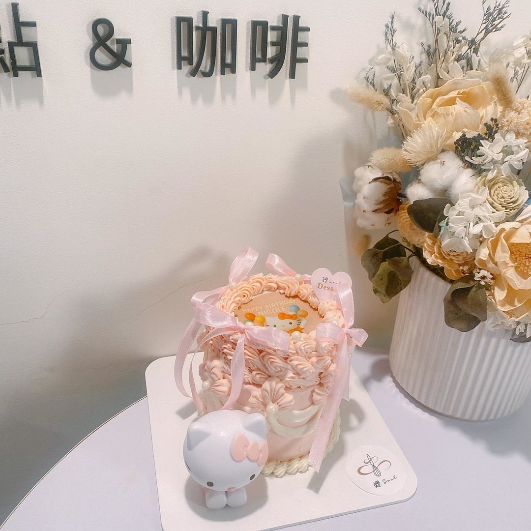 Hello Kitty 主题蛋糕 燃烧蛋糕 超可爱蛋糕 公仔 定制化 铄甜点 - 蛋糕/甜点 - 新鲜食材 