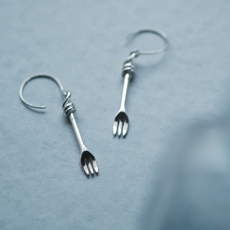 叉子 耳勾 迷你 坠饰 耳环 925银 - 耳环/耳夹 - 其他金属 银色