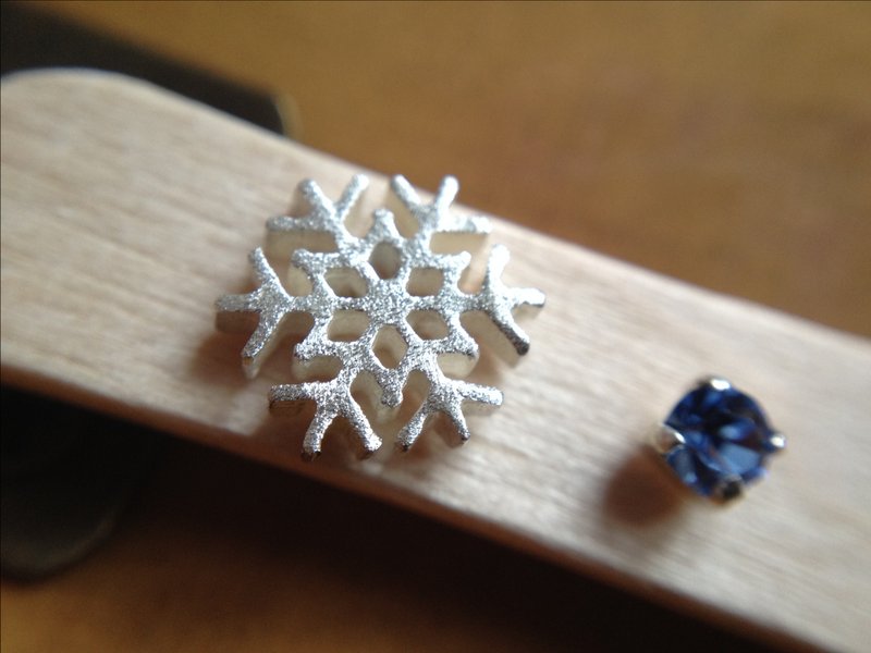 迷你雪花《冰晶》-耳针组<圣诞 银饰 925 纯银 耳环> - 耳环/耳夹 - 其他金属 银色