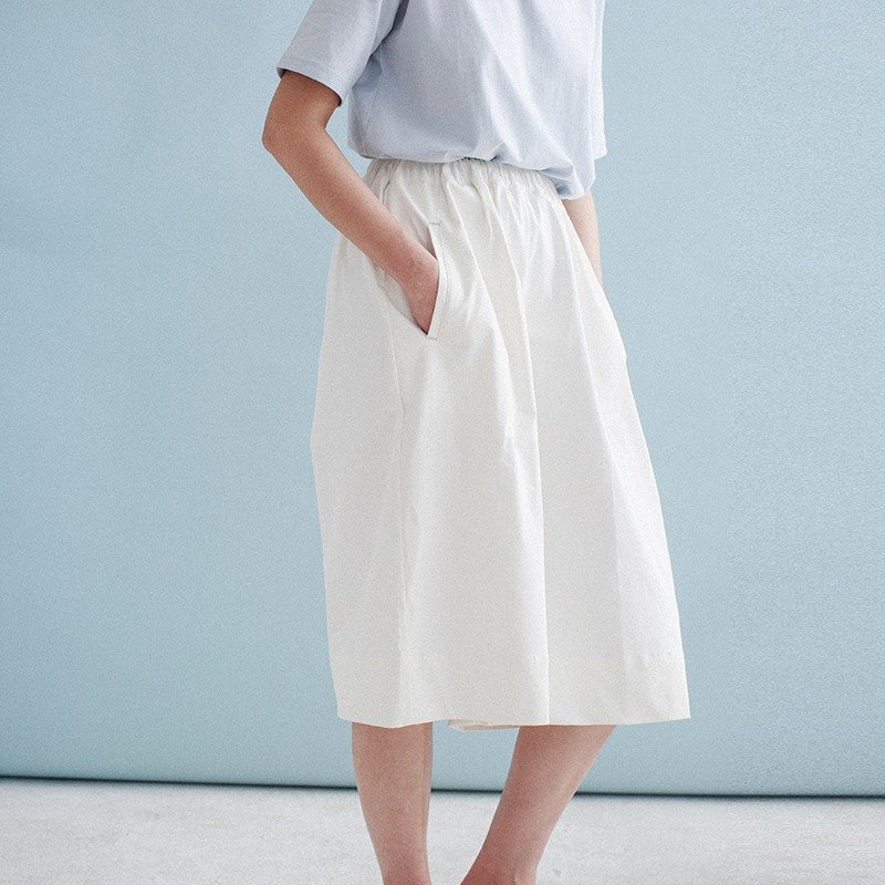 白色 舞！舞！舞！松紧腰百搭撞线百全棉褶阔腿七分裤 | 番塔塔独立设计女装 - 女装长裤 - 棉．麻 白色