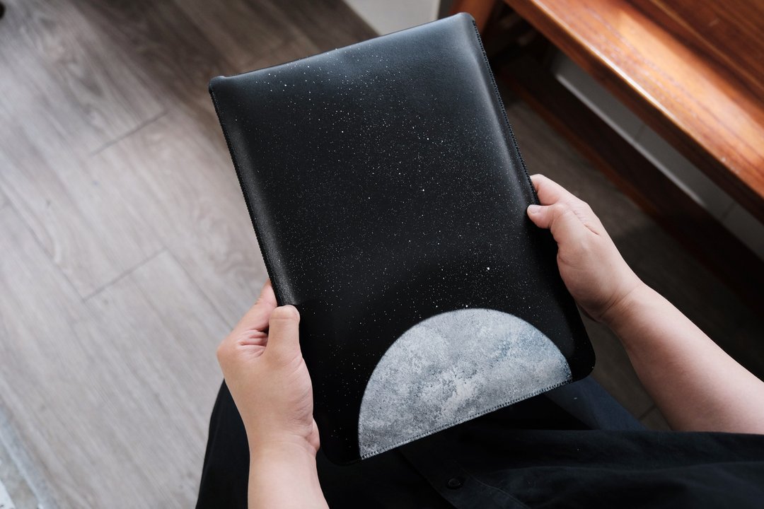 手喷月球 超纤皮革 IPAD/MACBOOK平板电脑保护套 - 电脑包 - 人造皮革 