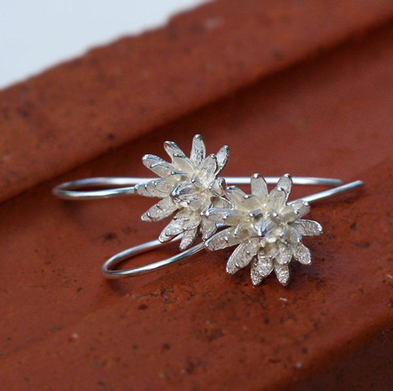 银制菊花耳环 - 耳环/耳夹 - 纯银 