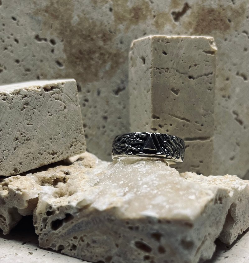 三角墙戒指 - 戒指 - 银 