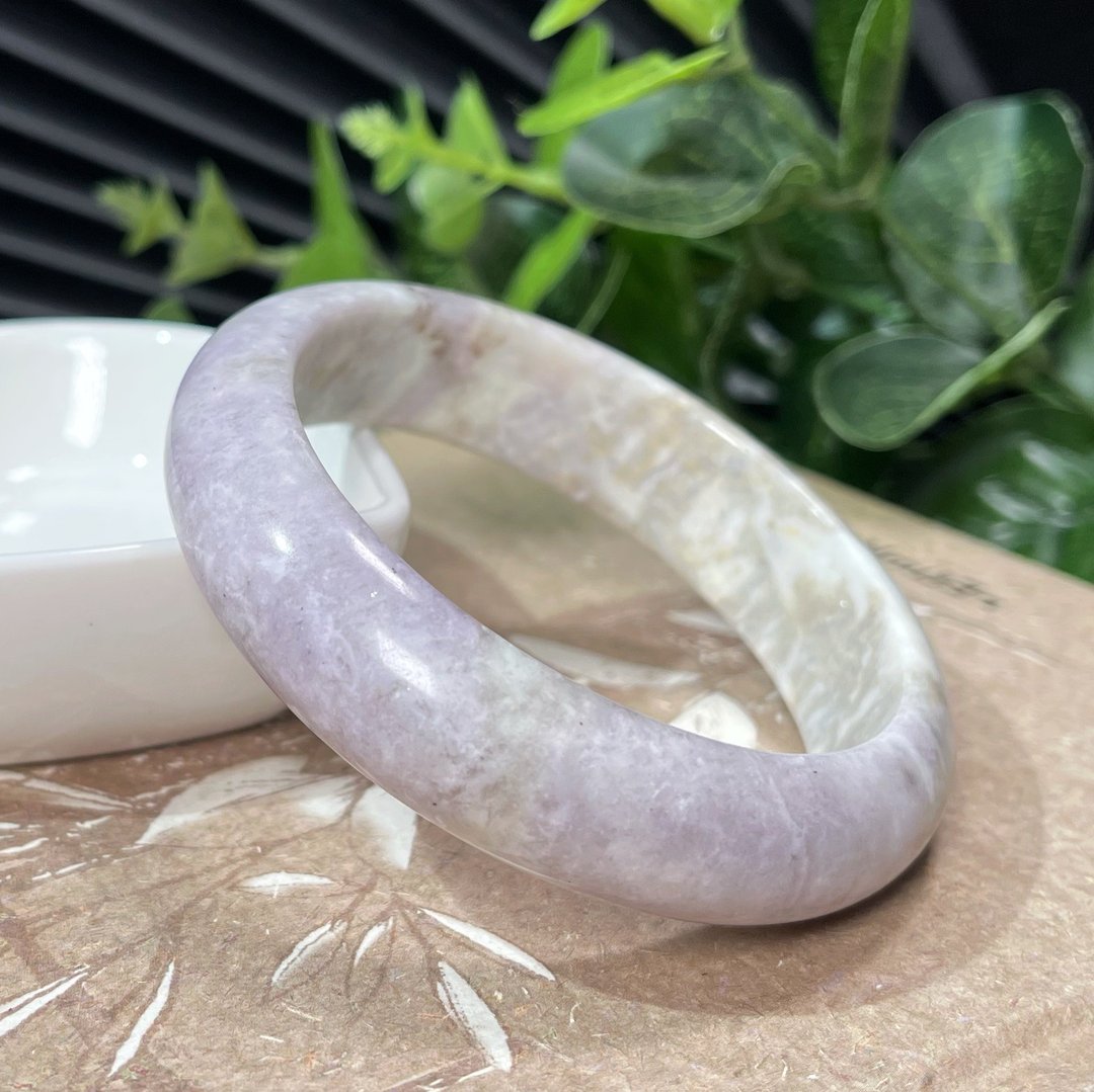 稀有紫方钠石手镯58MM 玉化高瓷薰衣草紫神奇变色石手环 独特有趣 - 手链/手环 - 宝石 