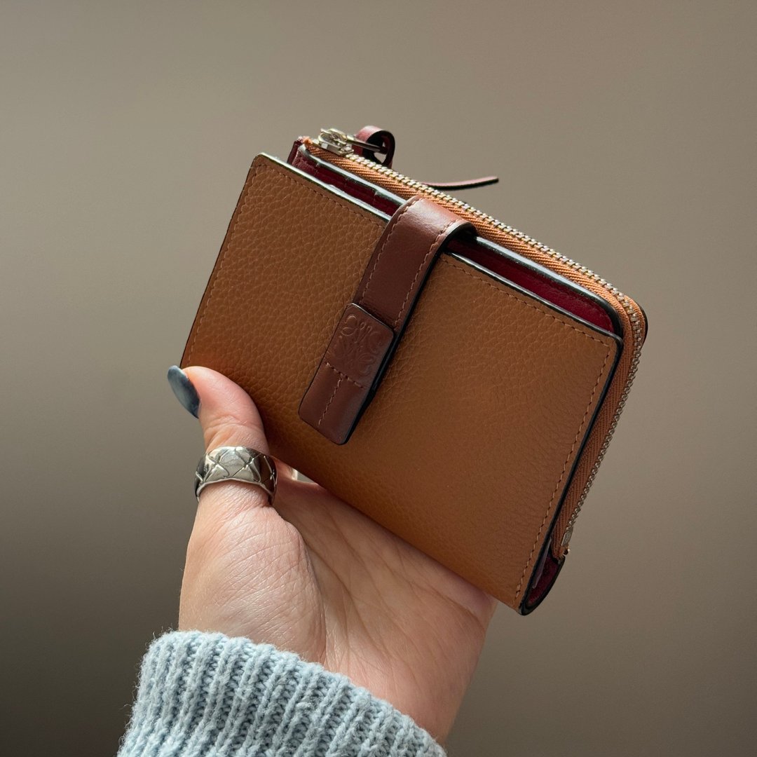 近代款二手 原装盒小全套 Loewe slim wallet 短夹钱包 - 皮夹/钱包 - 真皮 卡其色