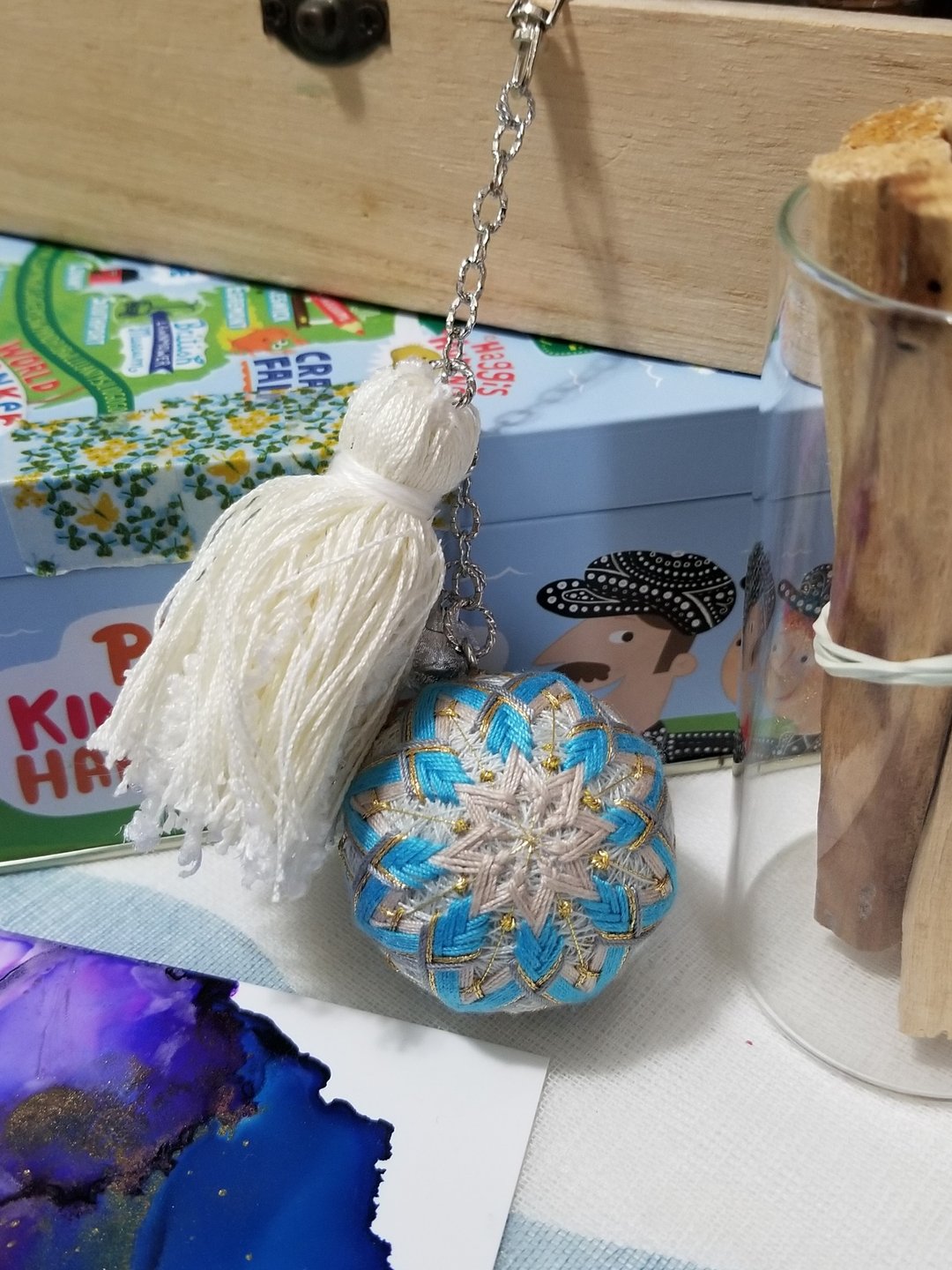 彩线日和 小鞠球装饰品 锁匙扣挂饰 - 小蓝星 (全人手) S Size - 钥匙链/钥匙包 - 绣线 灰色