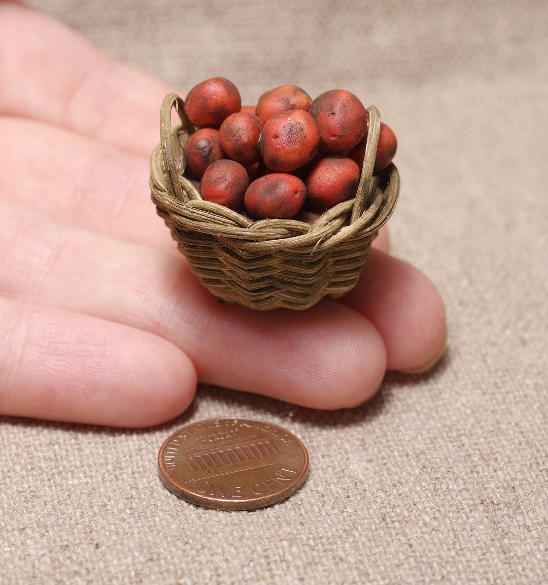 Potatoes in a basket. miniature potatoes. Miniature food. Miniature doll house. - 玩偶/公仔 - 粘土 多色