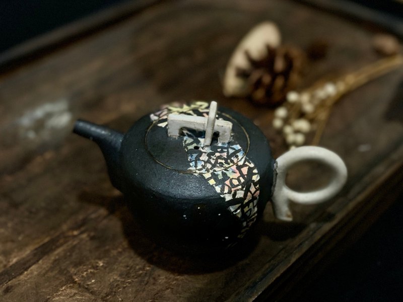 瞰系列之花花世界茶壶 - 茶具/茶杯 - 陶 