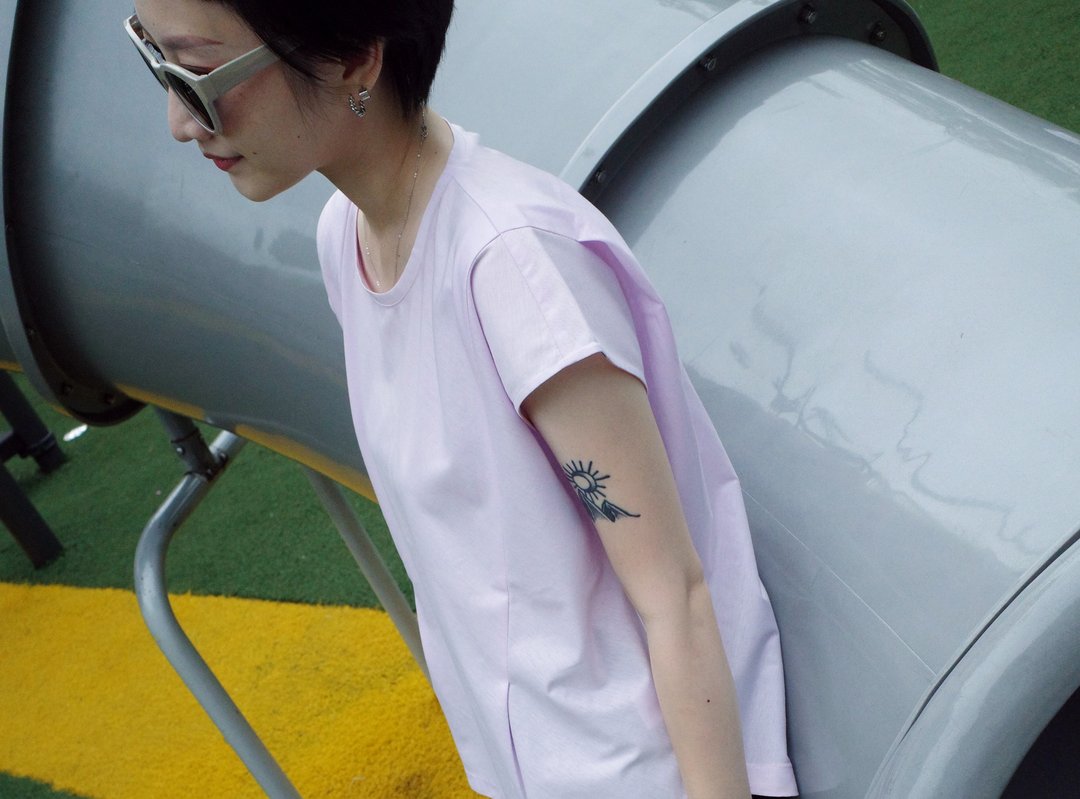 UUIN   _ 浅紫印花造型T - 女装 T 恤 - 棉．麻 粉红色