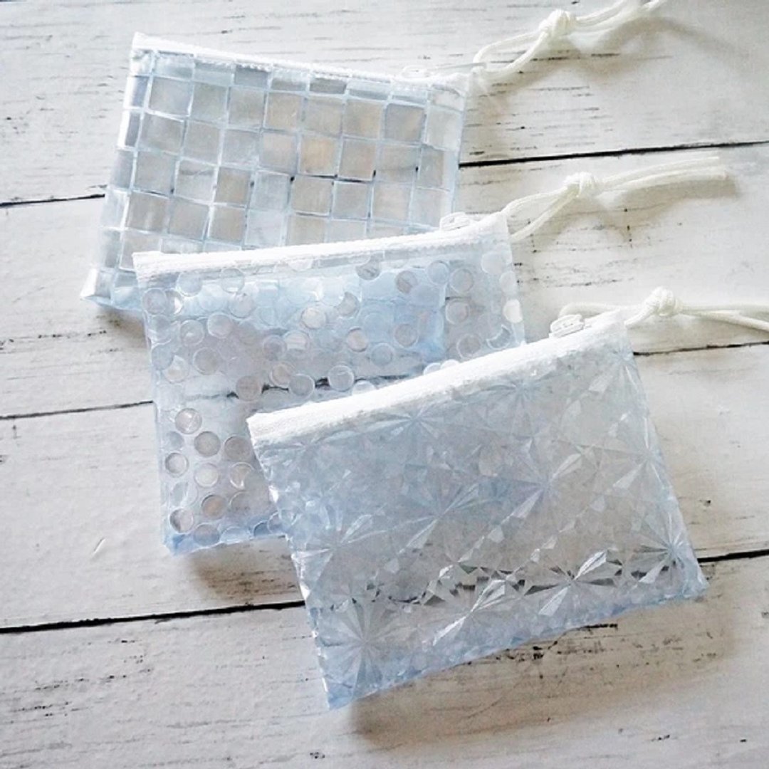 Glittering transparent pouch, PVC pouch, coin case, cosmetic pouch - 化妆包/杂物包 - 防水材质 透明