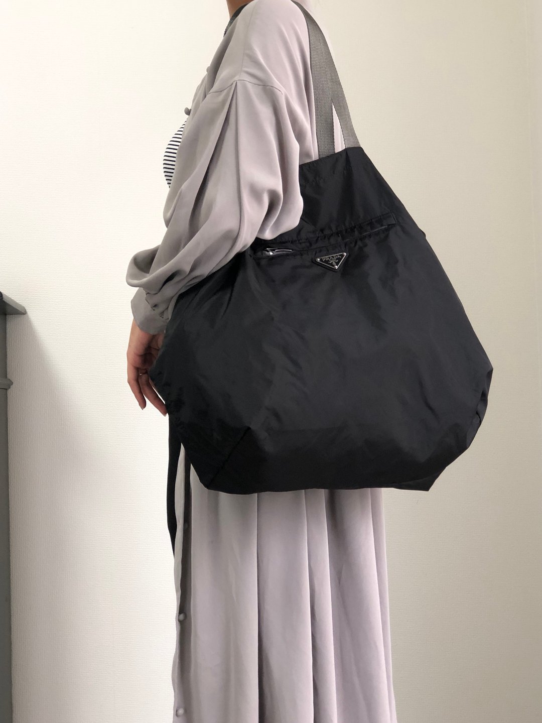 【 VintageShop solo 日本直送中古包专卖店 】PRADA 普拉达 托特包 黑色 三角标志 尼龙 妈妈包 vintage 古董 kctbn3 - 手提包/手提袋 - 尼龙 黑色