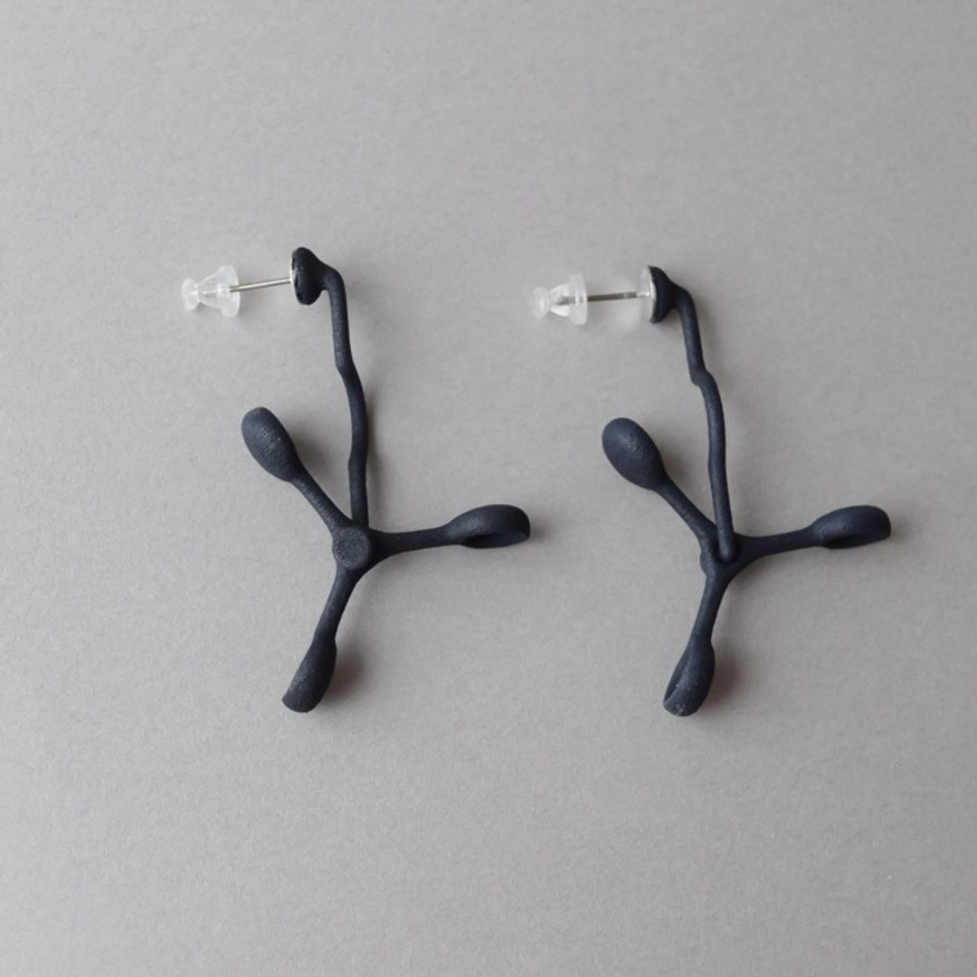 paddle black earrings - 耳环/耳夹 - 塑料 黑色