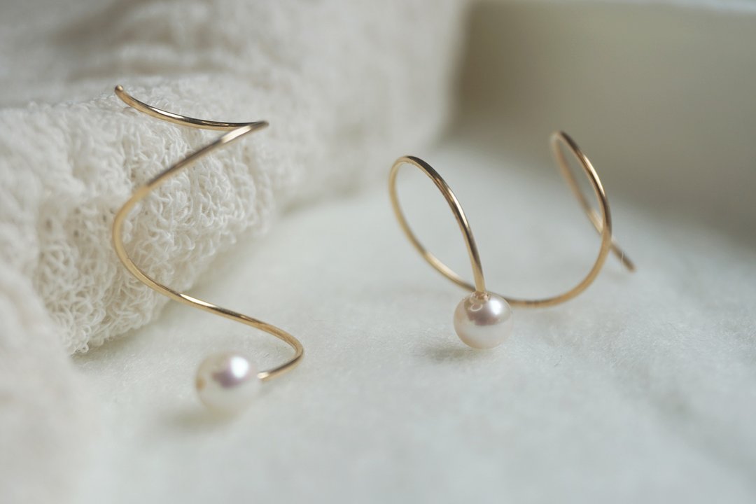 天然正圆淡水珍珠耳环 注金耳环 14Kgf -Sprial earrings - 耳环/耳夹 - 珍珠 白色