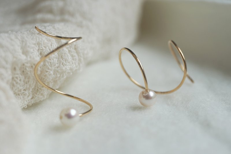 天然正圆淡水珍珠耳环 注金耳环 14Kgf -Sprial earrings - 耳环/耳夹 - 珍珠 白色