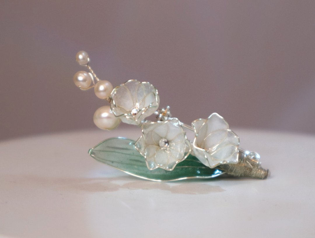 铃兰胸针 l现货| 水晶花饰物 l 渐变白色 - 胸针 - 硅胶 白色