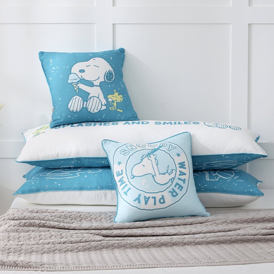 【PEANUTS 史努比联名款】凉夏玩趣冰丝凉感方型抱枕－38*38cm - 枕头/抱枕 - 聚酯纤维 蓝色