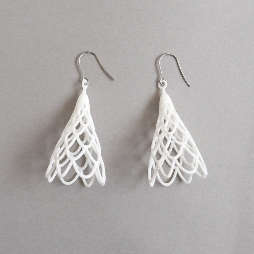 drape earrings - 耳环/耳夹 - 塑料 白色