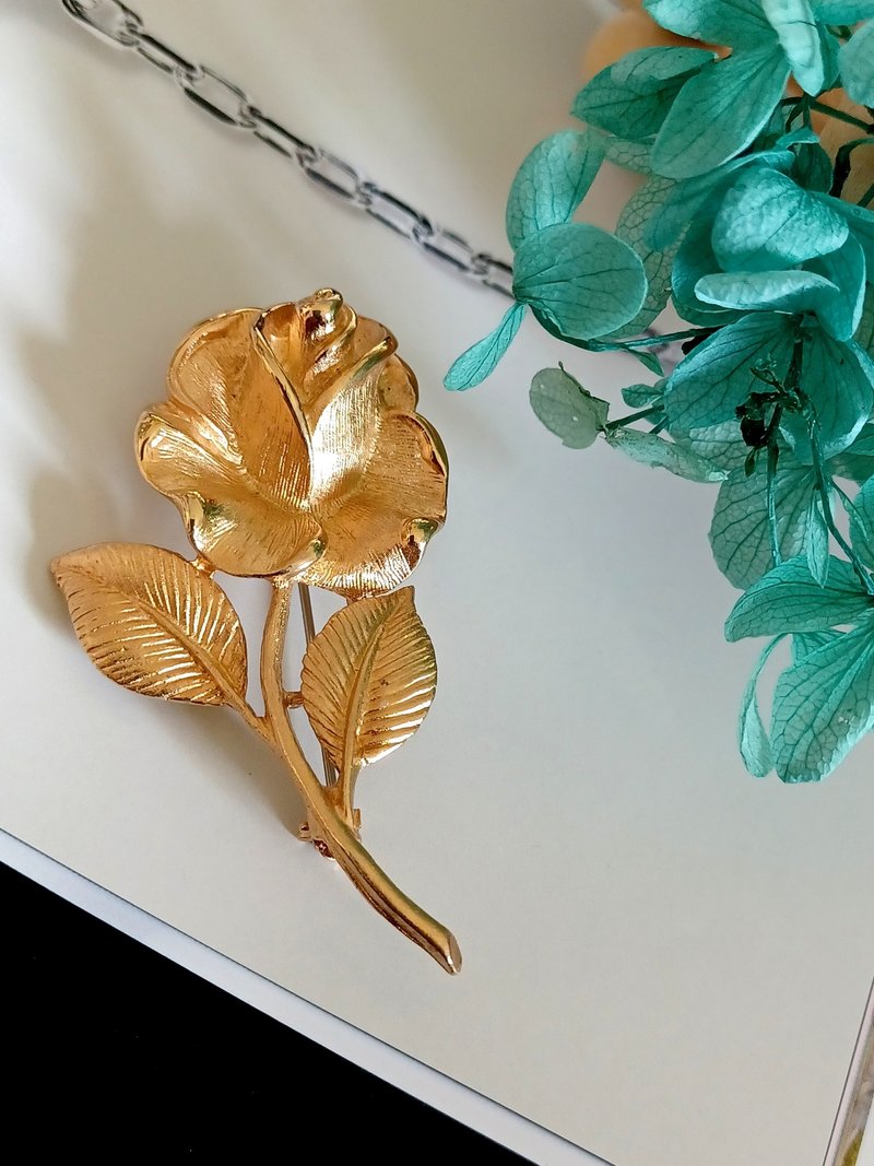 vintage jewelry 经典立体金色玫瑰 别针 胸针 - 胸针 - 其他金属 