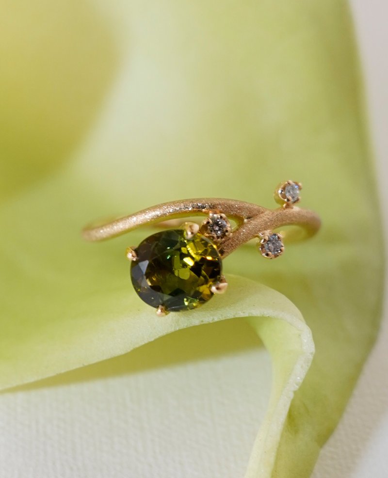 Green Tourmaline K18 Ring - 耳环/耳夹 - 纸 