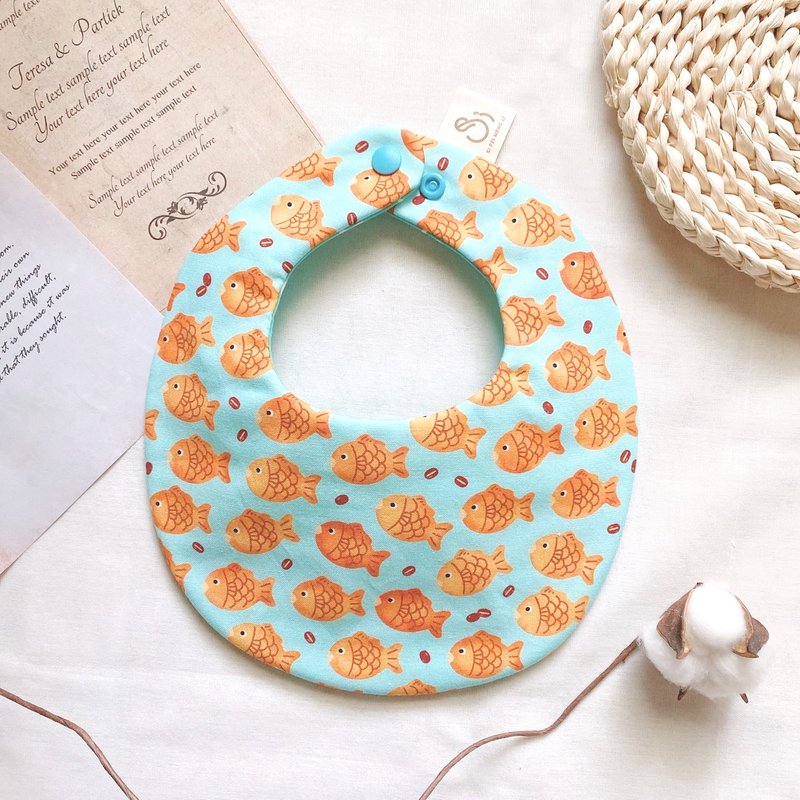 红豆鲷鱼烧围兜 围兜兜 手作围兜 围兜 弥月礼盒 handmade baby - 围嘴/口水巾 - 棉．麻 蓝色