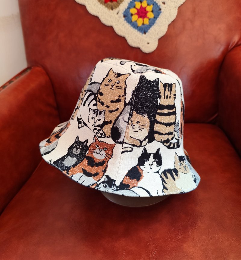 手工双面渔夫帽/短帽檐/遮阳帽/米色/超级大猫 - 帽子 - 棉．麻 白色