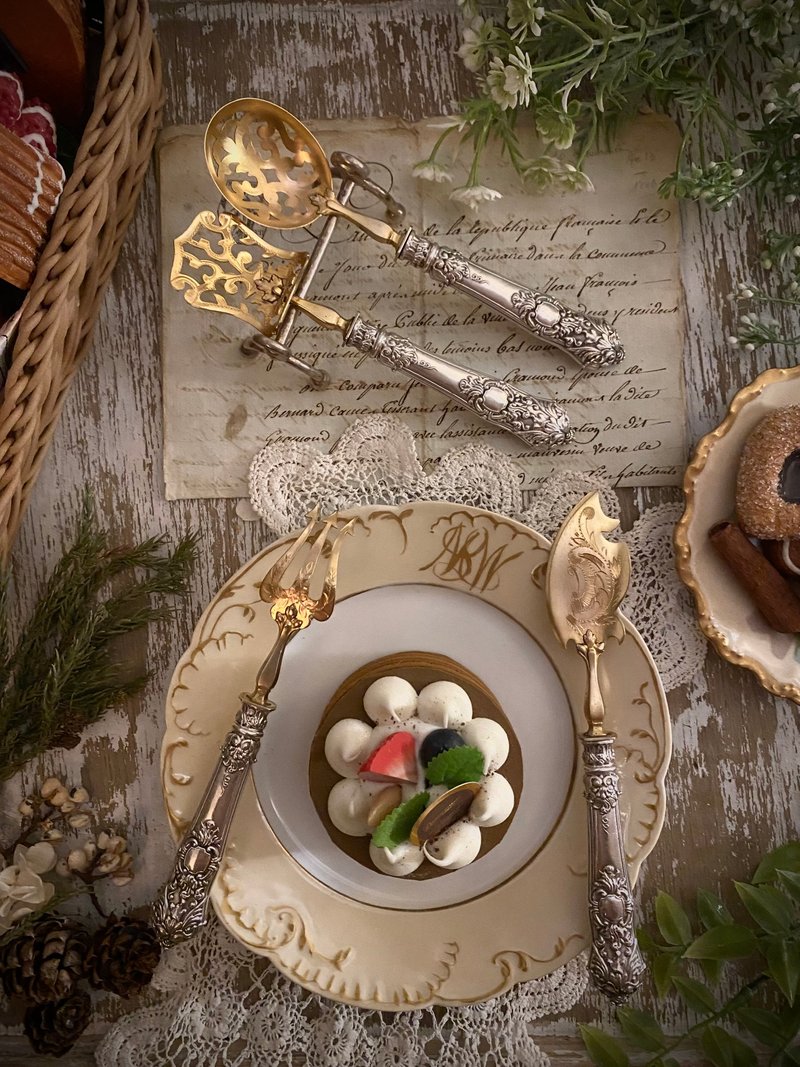 法国路易15风格纯银柄 铜镀金使用面 华丽古董下午茶餐具4件组 - 餐刀/叉/匙组合 - 纯银 银色