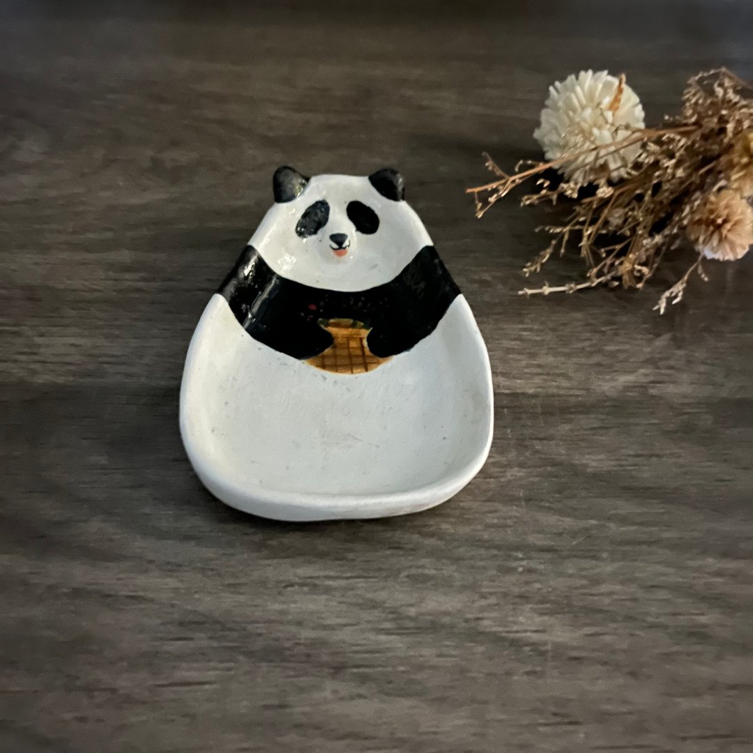 A Lu 可爱小小熊猫陶碟 Taipei Zoo 联名/原创手作手绘 - 盘子/餐盘/盘架 - 陶 多色