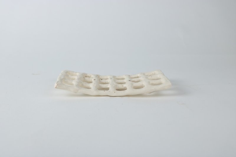 /一格一格/ 手捏陶瓷肥皂架 - 卫浴用品 - 陶 多色