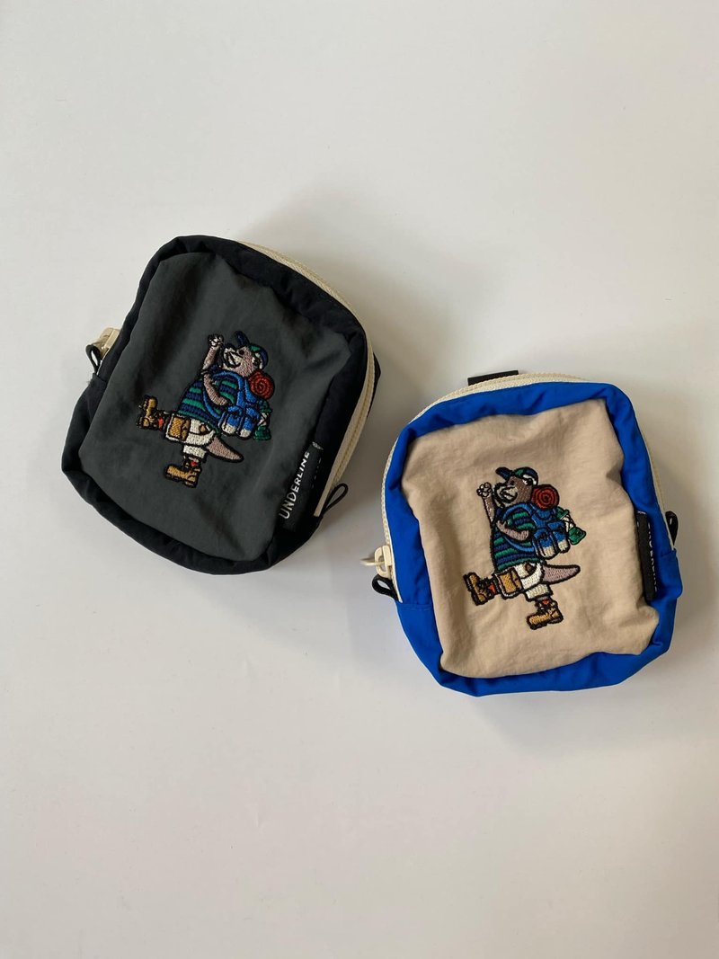 水獭刺绣登山小包 - 零钱包 - 棉 多色