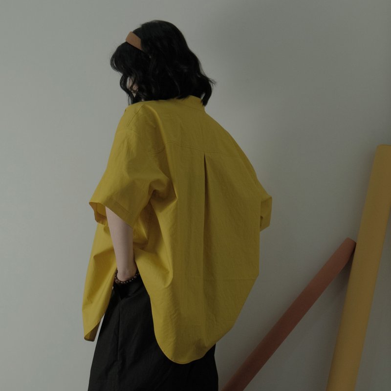 P.YELLOW | 夏季素色极简圆领通勤短袖衬衣-黄色 - 女装上衣 - 棉．麻 黄色