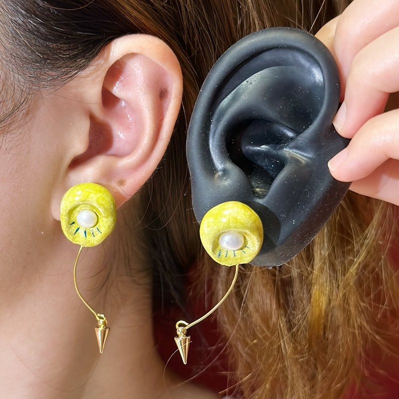 自然力 拇指花耳钉 无耳洞耳夹 原创手作粘土首饰 - 耳环/耳夹 - 粘土 卡其色