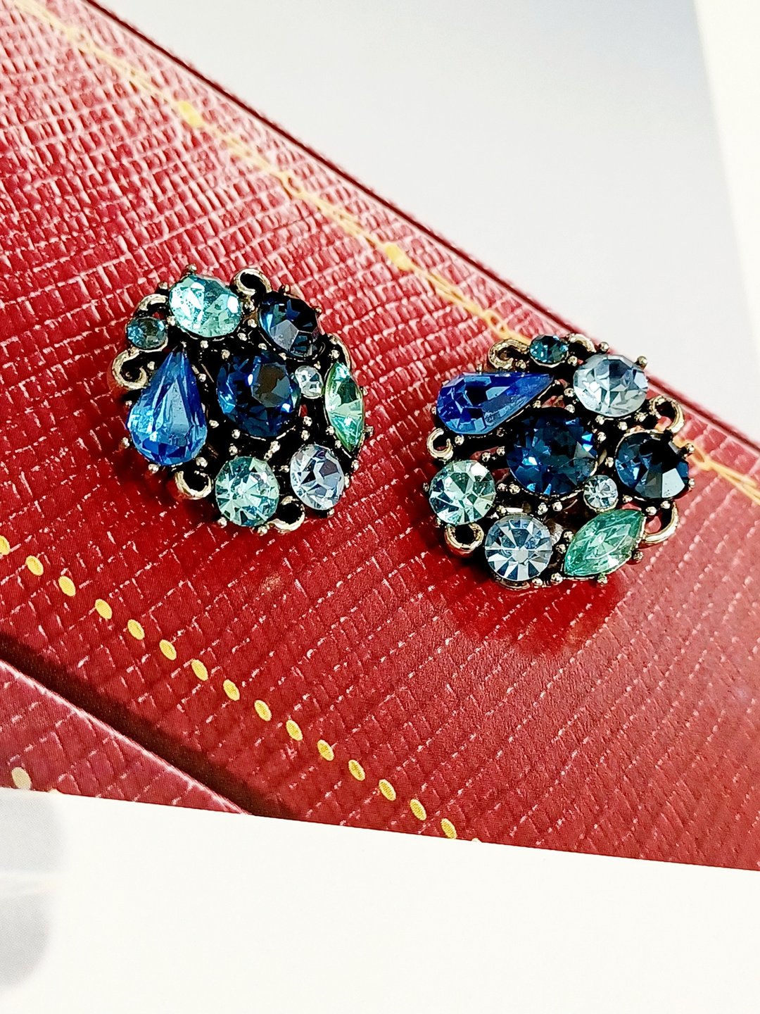 vintage jewelry  LISNER 蓝色莱茵圆形花卉 夹式耳环 - 耳环/耳夹 - 其他金属 