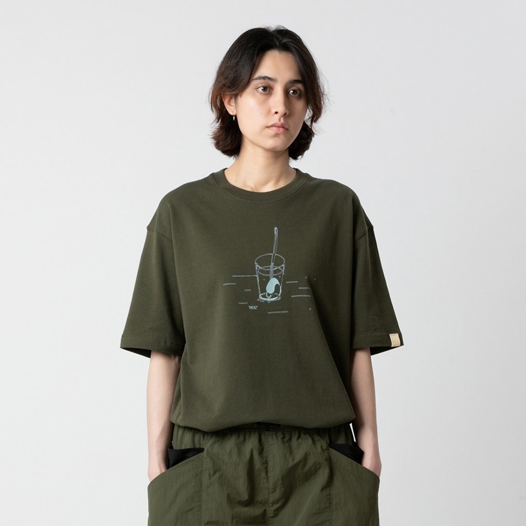 Relax Graphic Tee 橄榄绿色印花小领口廓形宽松通勤短袖棉T恤 - 男装上衣/T 恤 - 棉 