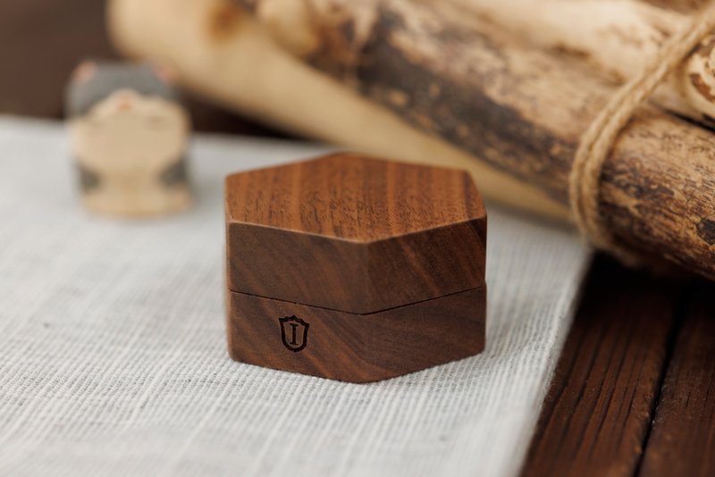 Islandoffer岛屿制作 黑胡桃木六角首饰盒 高级木质戒指颈链盒 () - 其他 - 木头 金色