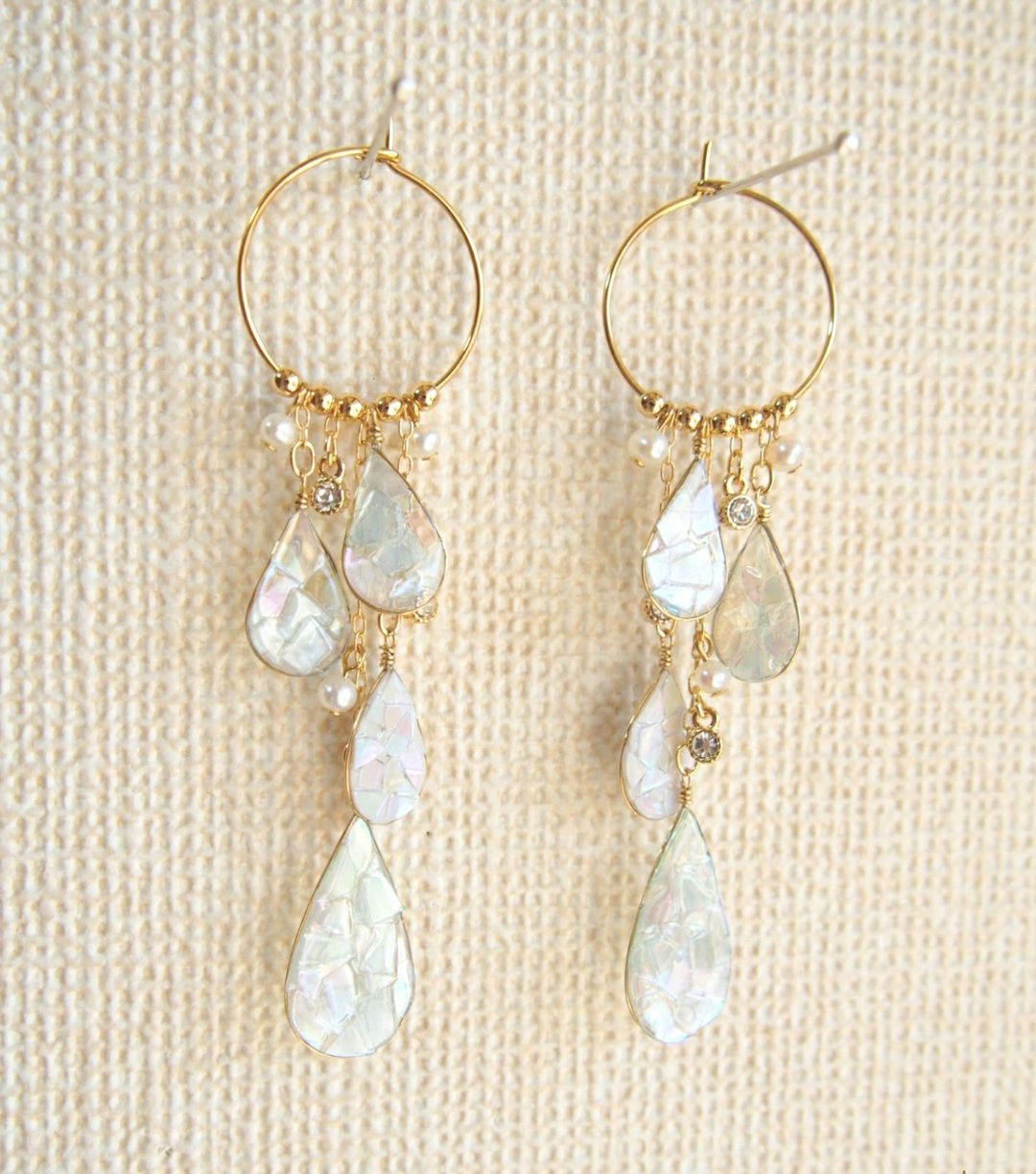 trickle drops and freshwater pearl pierced earrings or clip&screw earrings - 耳环/耳夹 - 树脂 蓝色